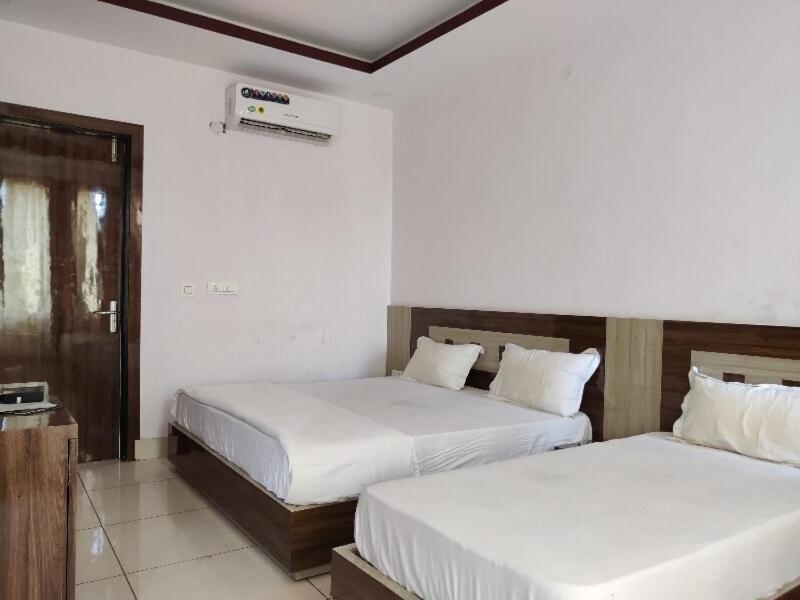 Oyo Hotel Laksh Kurukshetra 外观 照片